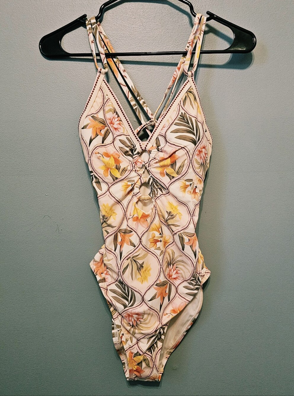 La Blanca Palm Twist Ring One Piece Swimsuit Size 8 Tummy Control